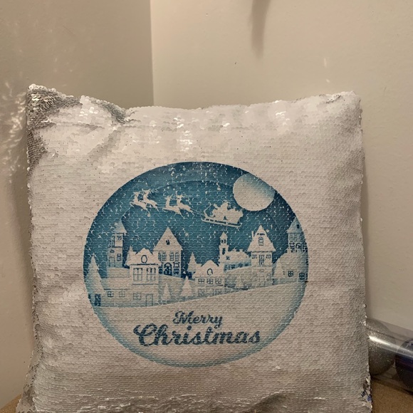 Christmas sequence pillow cover - Picture 3 of 3